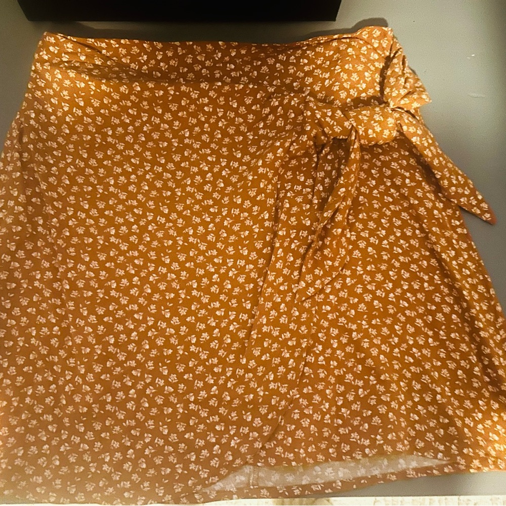 Small Copper Key skirt. In new condition.
